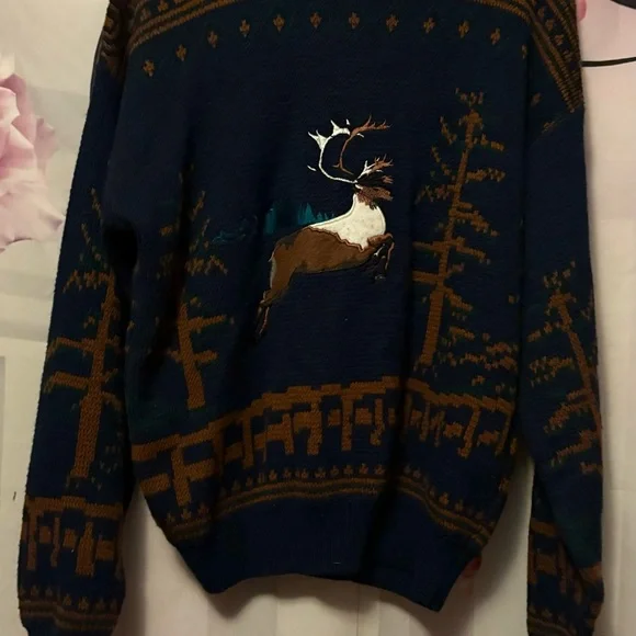 vintage Robert Bruce deer embroidered crewneck sweater from 1990s Size L